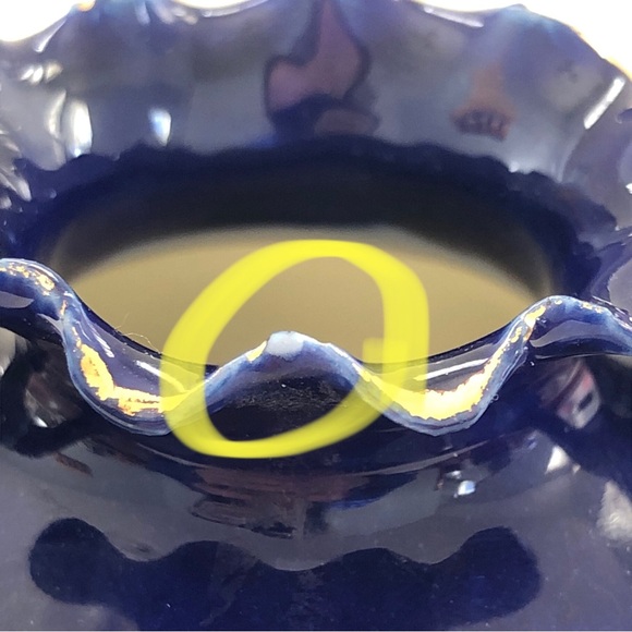 Vintage Round Bud Vase Pot 4" Porcelain Unmarked 3 legs Blue White Floral - Picture 15 of 16